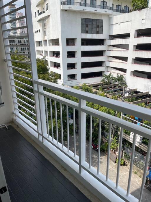 Delightful Condo In Central Location At Sukhumvit 49 Bangkok Zewnętrze zdjęcie